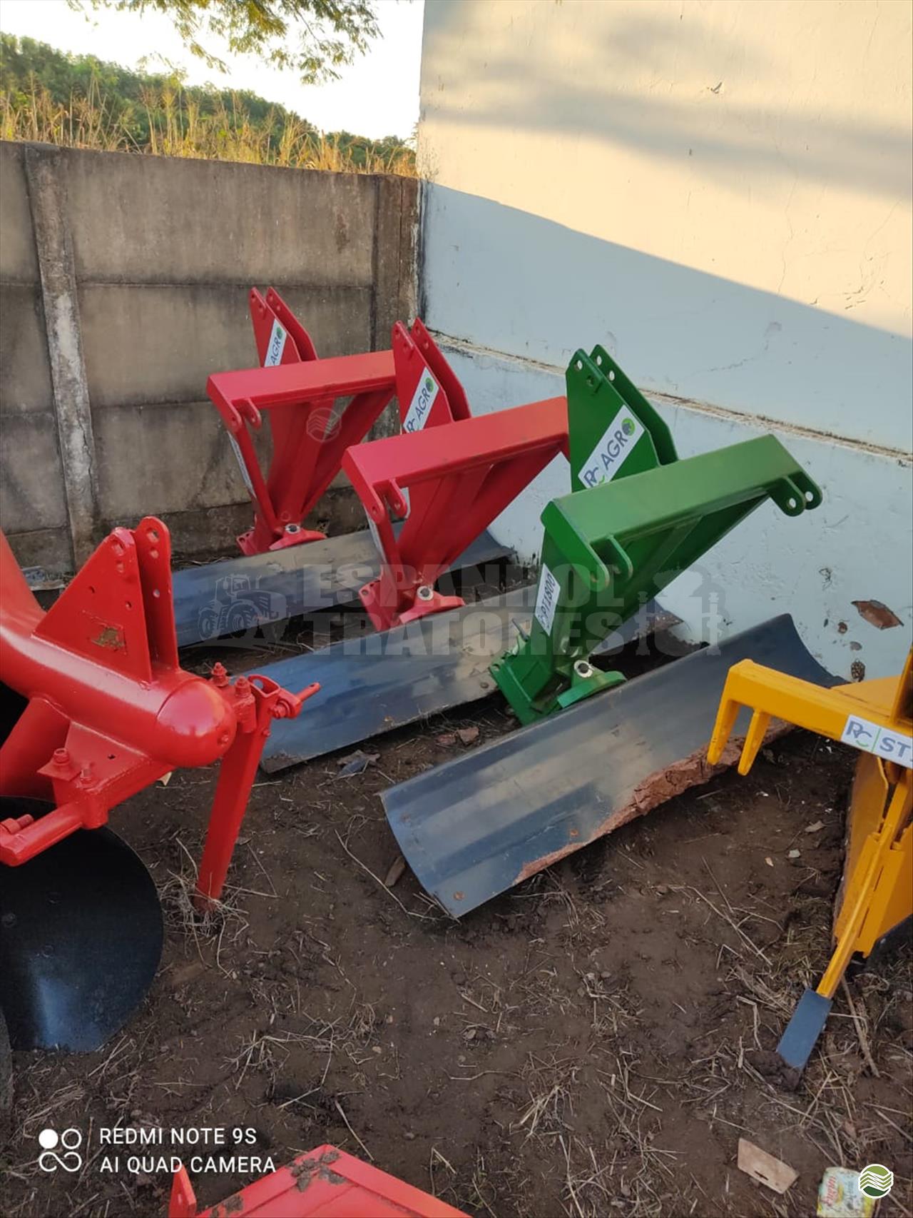 IMPLEMENTOS AGRICOLAS PLAINA NIVELADORA PLAINA HIDRÁULICA TRASEIRA Espanhol Tratores GOIANIA GOIAS GO